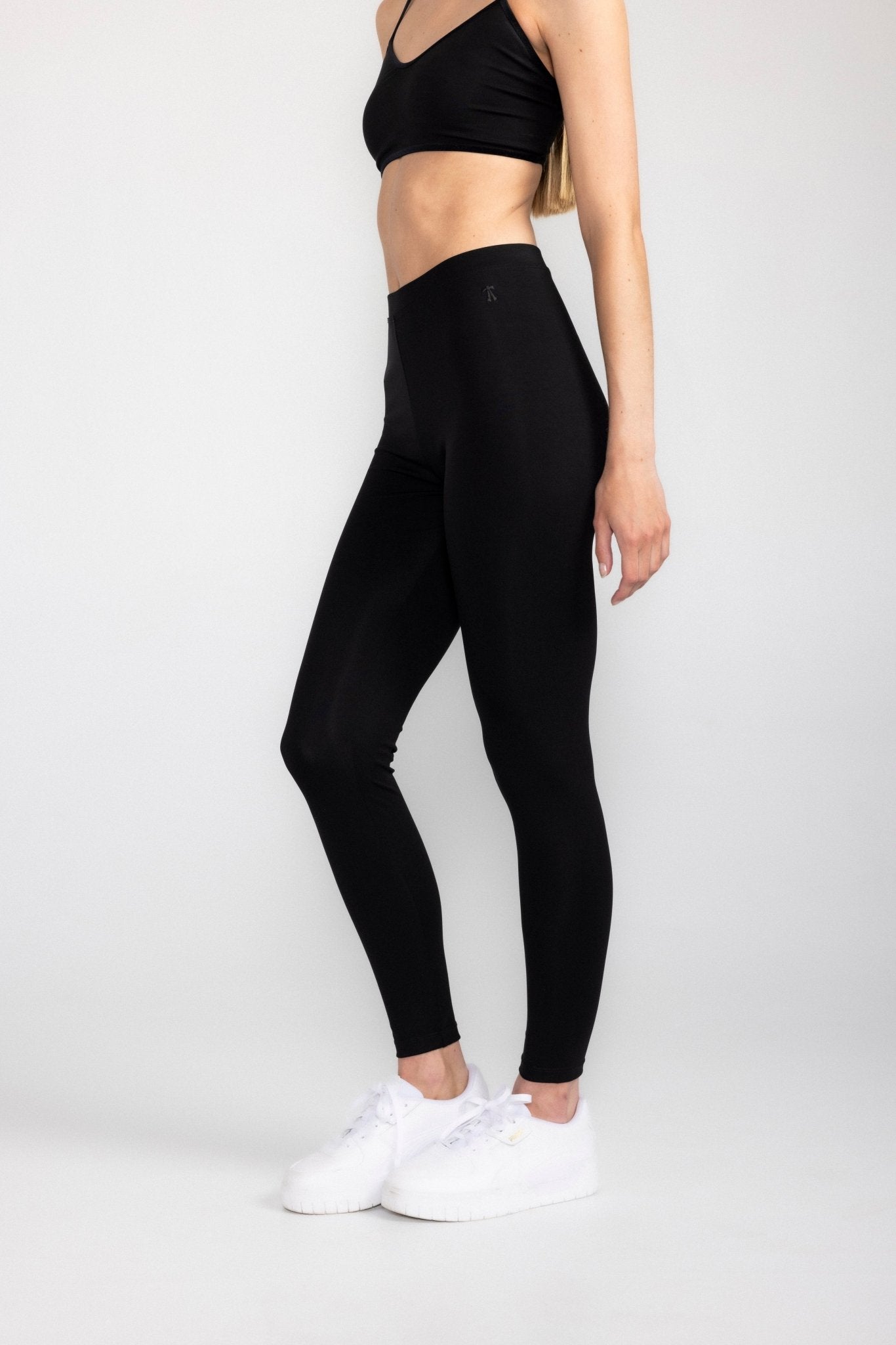 Josie - The Park- color-black