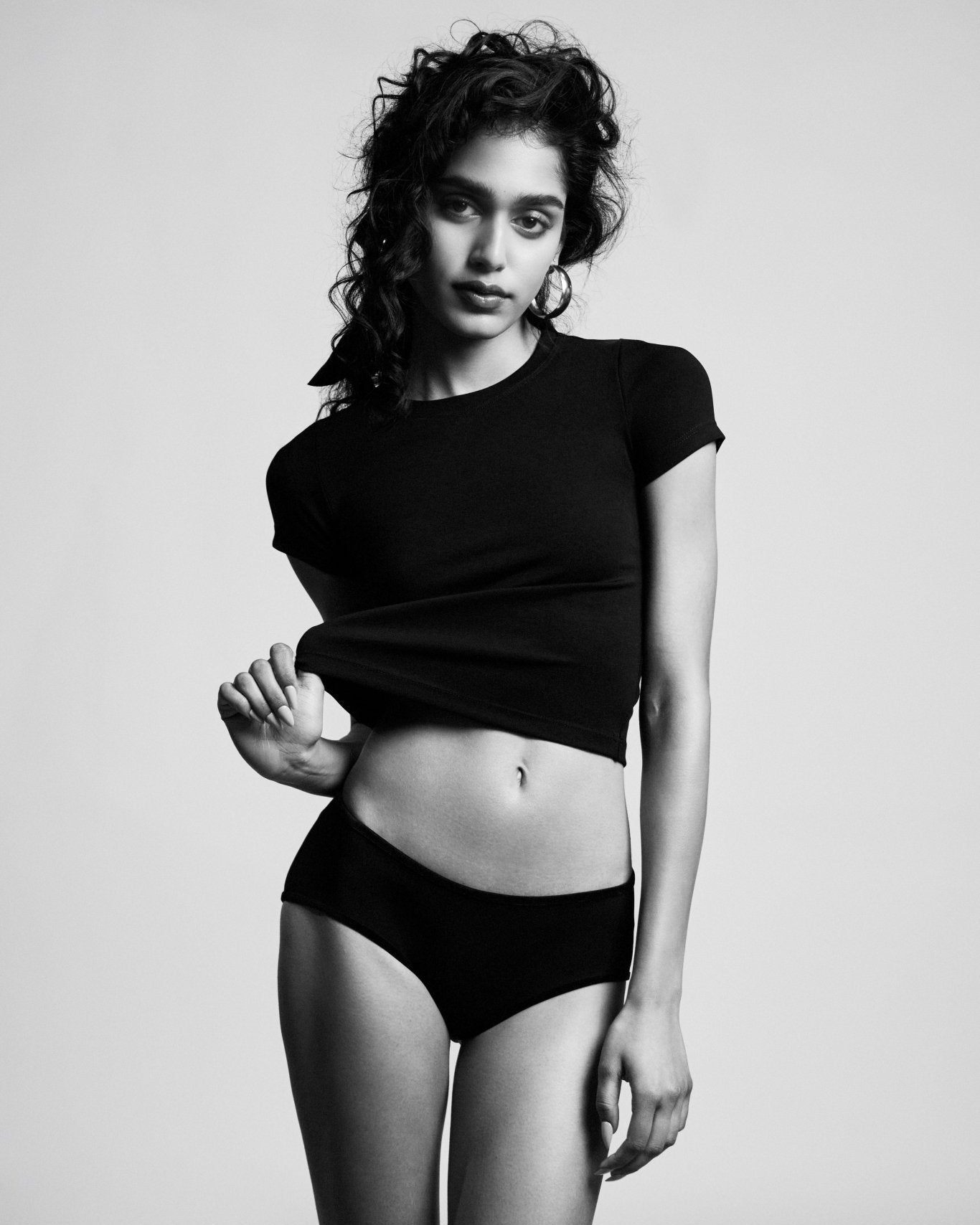 Lia - The Park - color-black